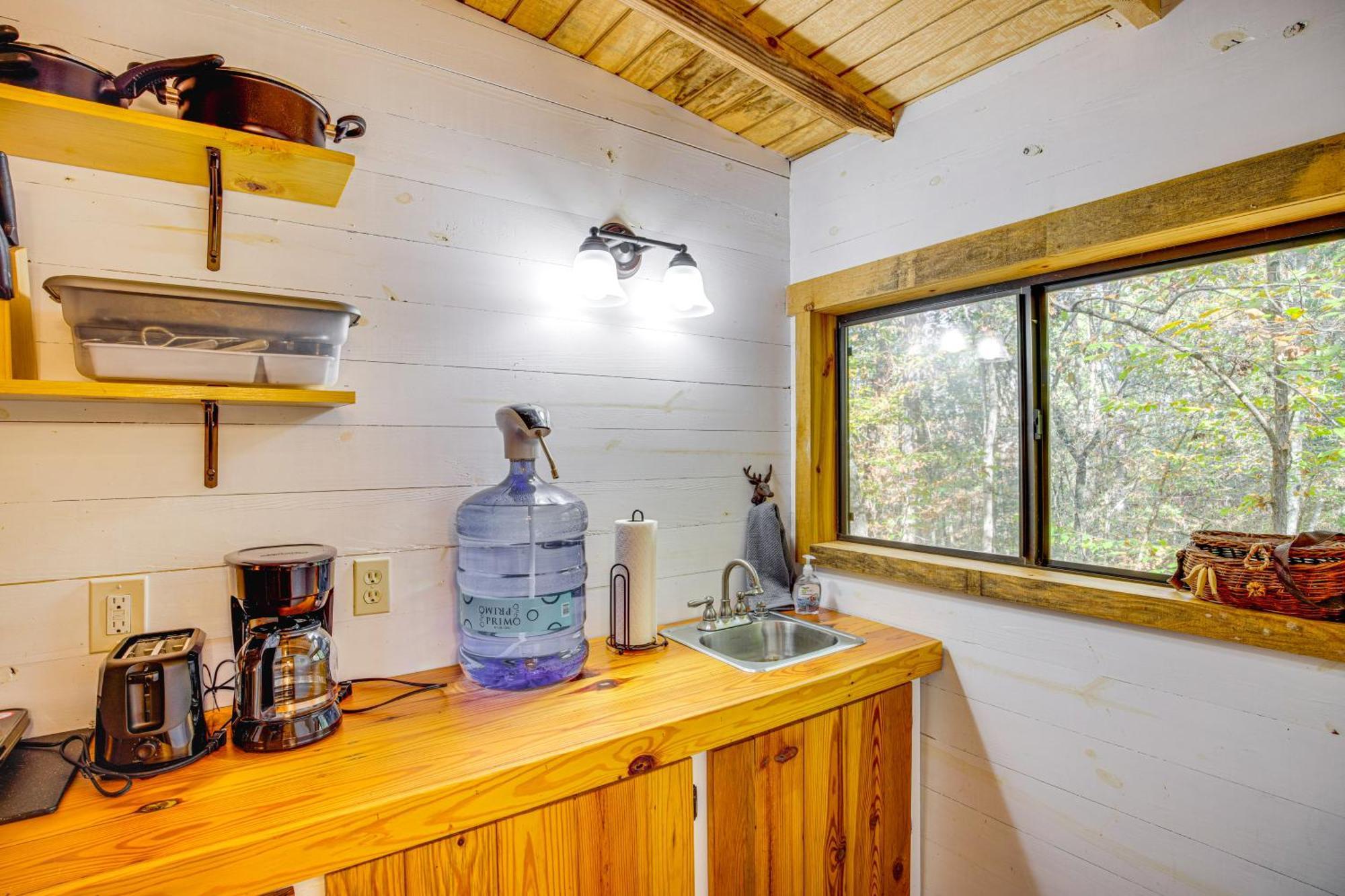 Secluded Tallassee Cabin With Fire Pit And Porch! Exterior photo