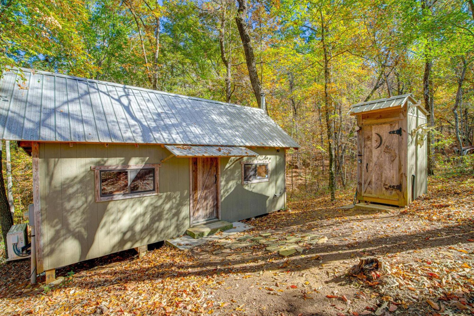 Secluded Tallassee Cabin With Fire Pit And Porch! Exterior photo