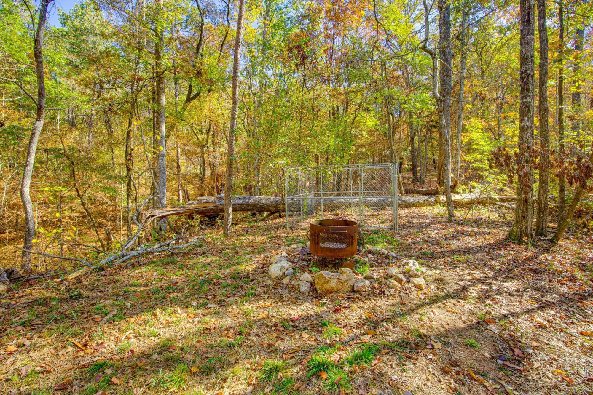 Secluded Tallassee Cabin With Fire Pit And Porch! Exterior photo