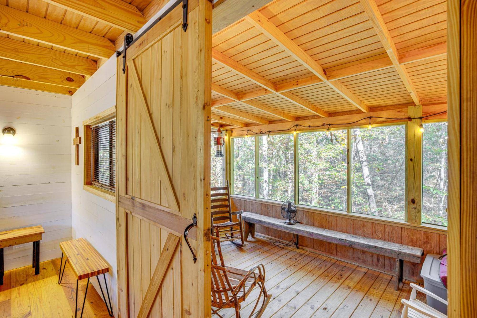 Secluded Tallassee Cabin With Fire Pit And Porch! Exterior photo
